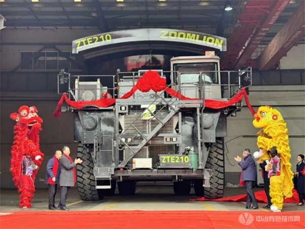 中联重科推出国内首台百吨级全国产化电传动矿用自卸车——ZTE210