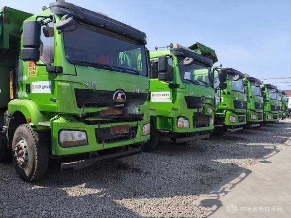 自卸车