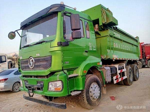 自卸车
