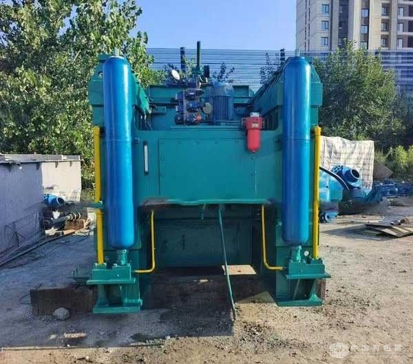 出售120-80型矿用辊压机 辊压制砂机，带图纸