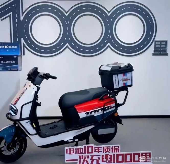 两轮电动车迎来“刀片电池”时代！续航突破 500 公里，电池终身免更换