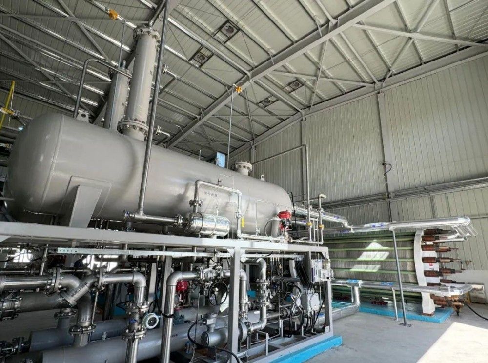 兰石重装斩获制氢装备新订单，为中石油蓝海新材料打造电解水制氢分离塔