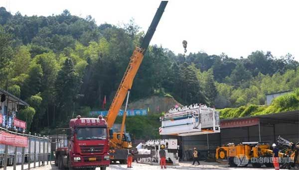 银珠山矿区铅锌银矿项目超小转弯半径矿用TBM“江铜一号”(中铁1299号)顺利始发