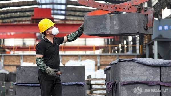 中国调整石墨出口管制，一些国家的新能源、电池企业坐不住了