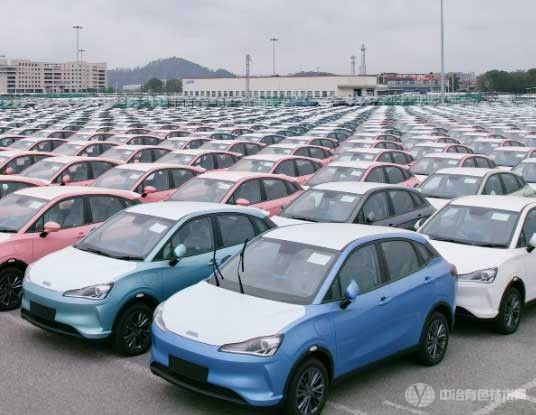 历史性时刻！中国新能源汽车的渗透率首次突破50%