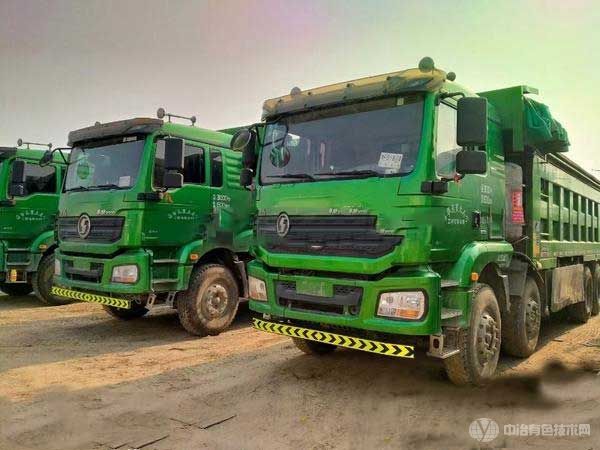 翻斗自卸车