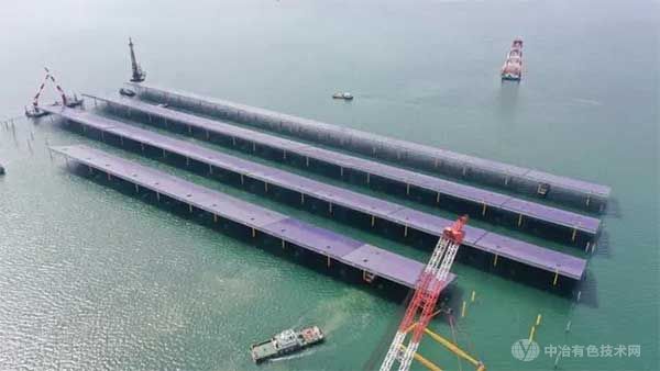 位于山东莱州湾的中广核招远海上光伏项目现场