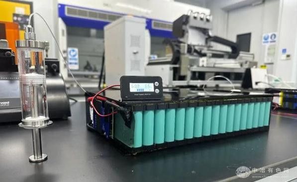 复旦团队革新电池技术：锂载体分子实现电池“再生” 成果登《自然》