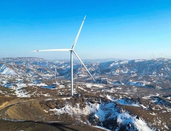 国内规模之最的山地风电场迎来首台风机并网发电
