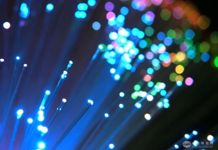 英伟达发布全球首个102T CPO硅光交换机，引领光通信技术革新