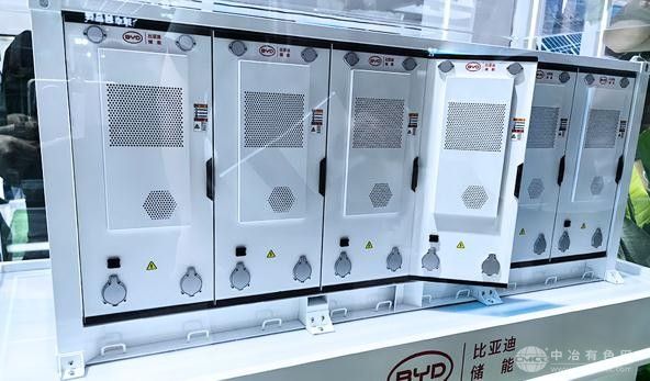 电化学储能电站稳健增长  宁德时代等电池厂商领跑市场