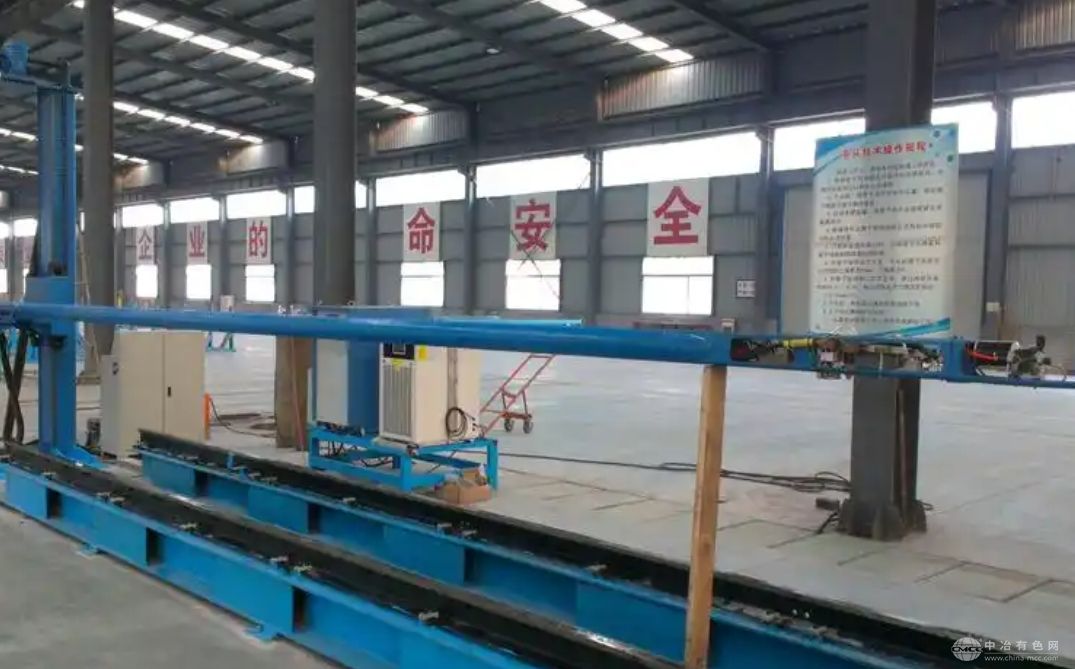 新型间歇下料装置提升有色金属板材加工效率