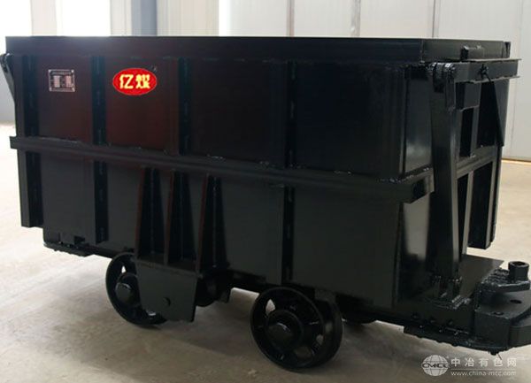 单侧曲轨侧卸式矿车