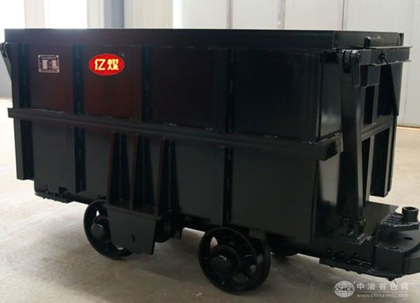 单侧曲轨侧卸式矿车