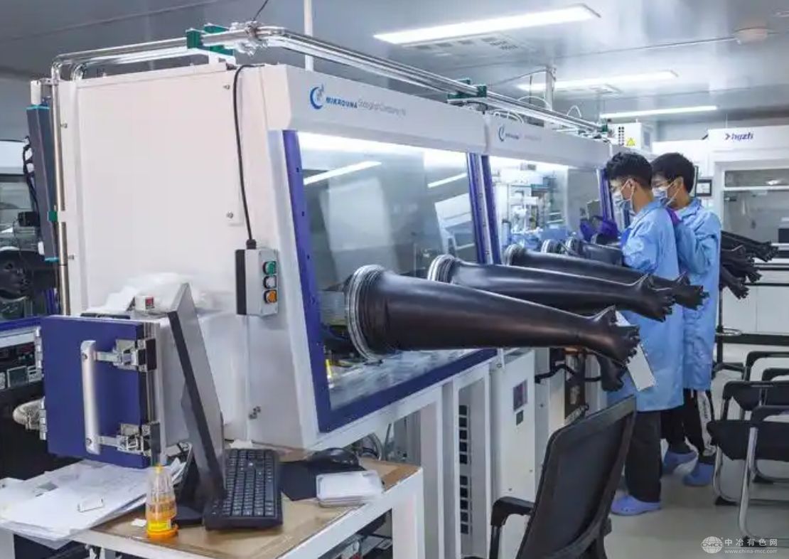 中国突破钙钛矿太阳能电池量产技术瓶颈 实现平米级稳定生产