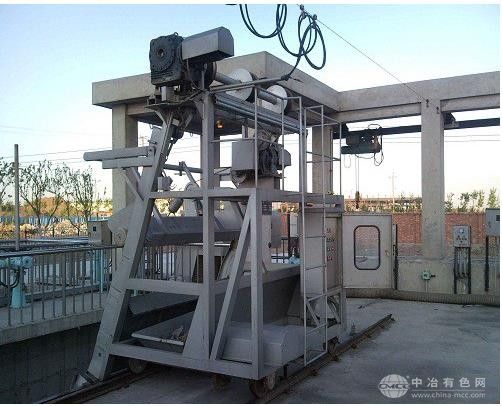 单轨悬挂式移动格栅除污机