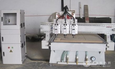 气动三头自动换刀雕刻机